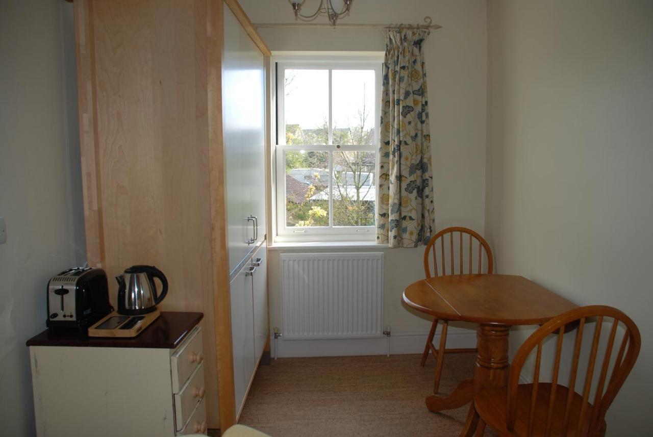Apartment Over Studio Apartment *
