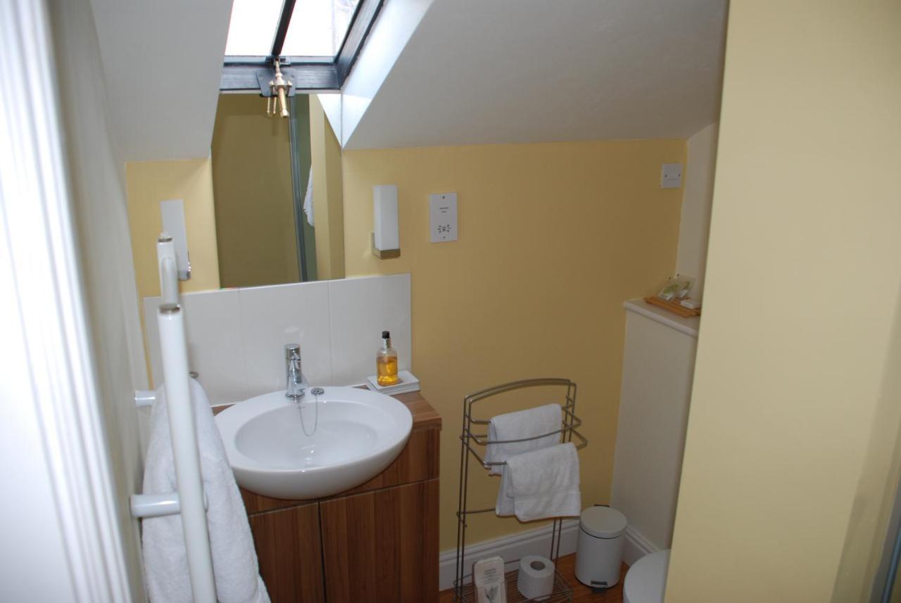 Over Studio Apartment *